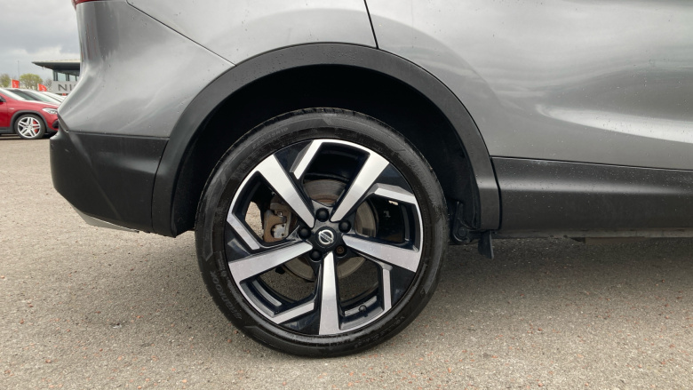 Nissan Qashqai 1.3 DiG-T N-Motion 5dr Petrol Hatchback